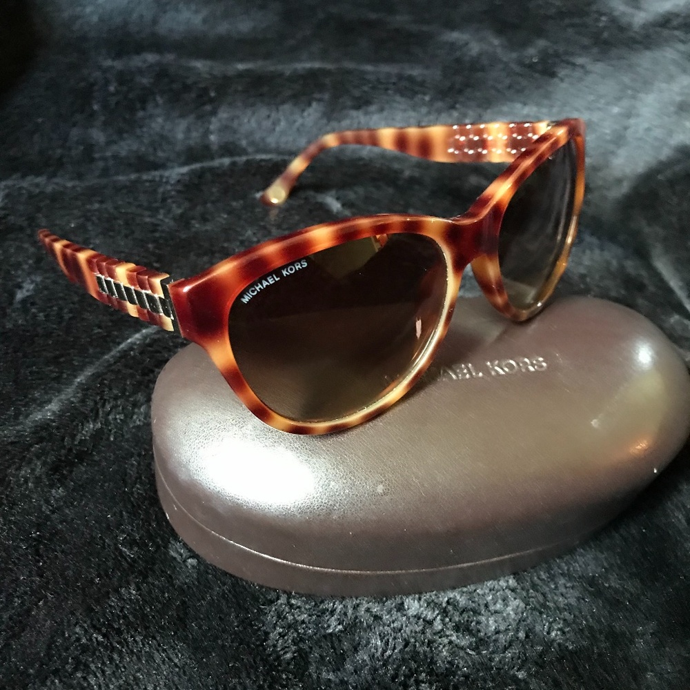 MICHAEL Michael Kors Sunglasses - Picture 4 of 4
